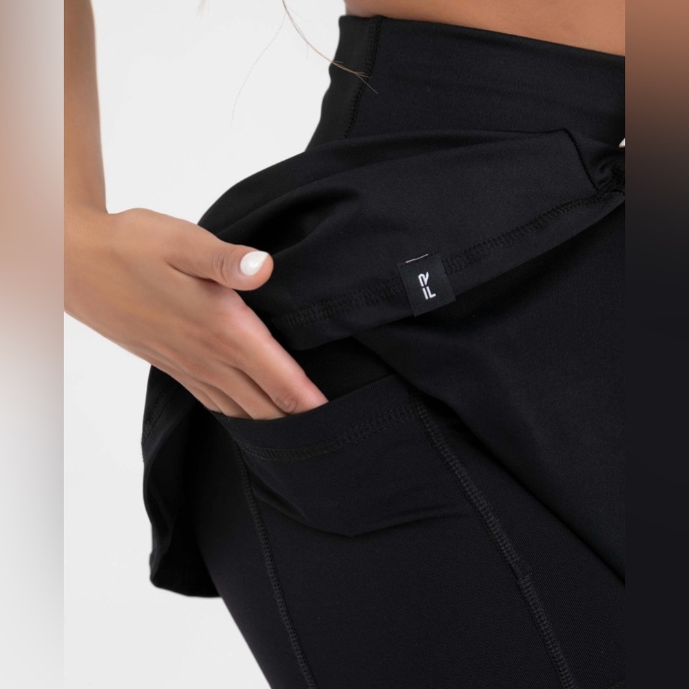 Skirt essentials - Picture 3 of 3